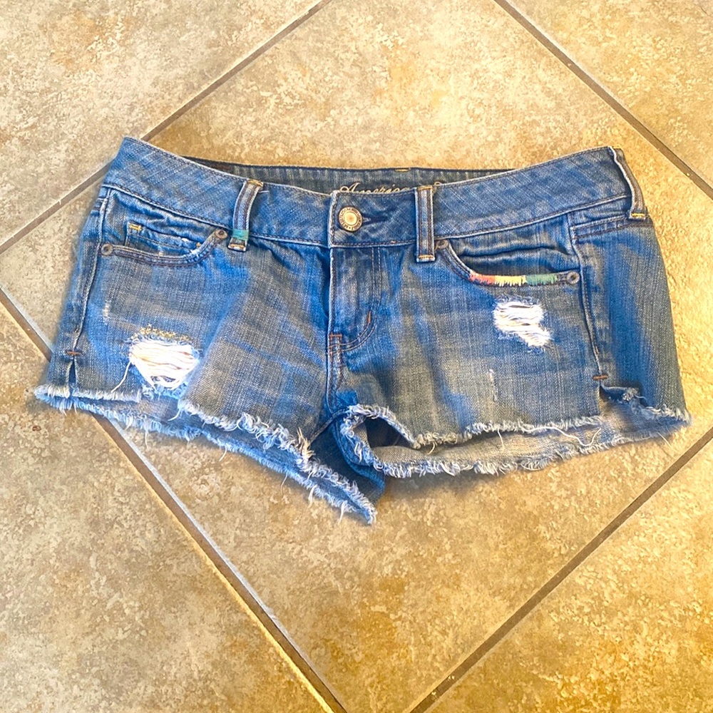 American Eagle embroidered denim cutoffs Size 4